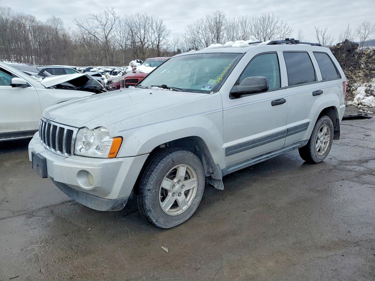 1J8GR48KX5C573942 · 2005 JEEP GRAND CHEROKEE