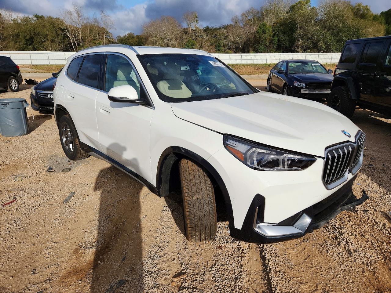 WBX73EF03S5105702 · 2025 BMW X1 · 4/13