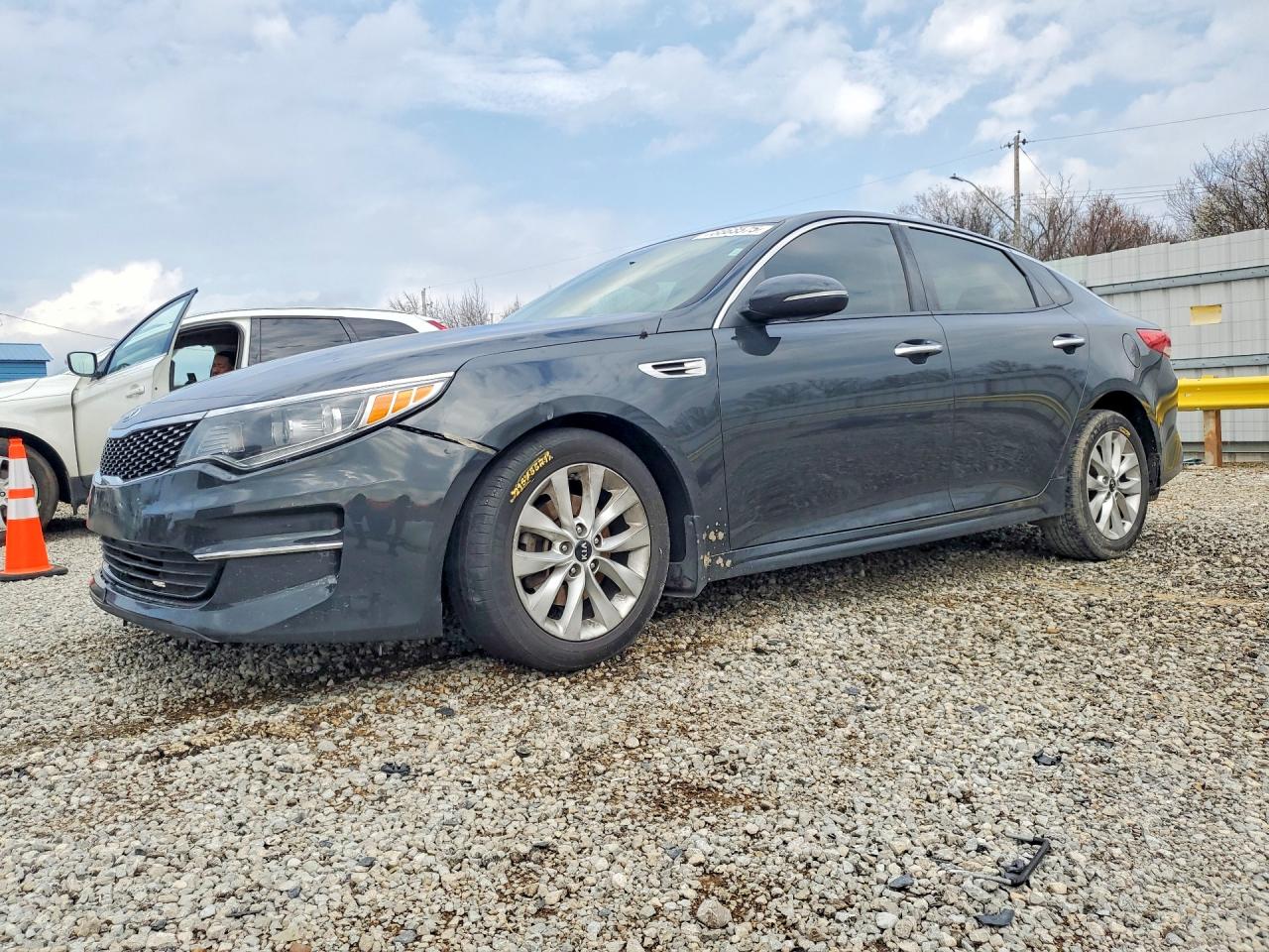 5XXGU4L39GG094677 · 2016 KIA OPTIMA