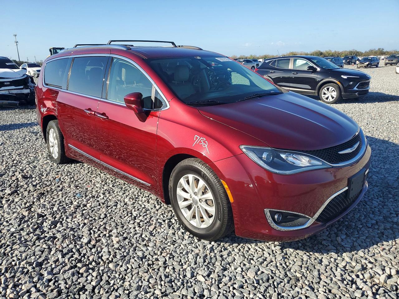 2C4RC1BG4JR113813 · 2018 CHRYSLER PACIFICA · 4/13