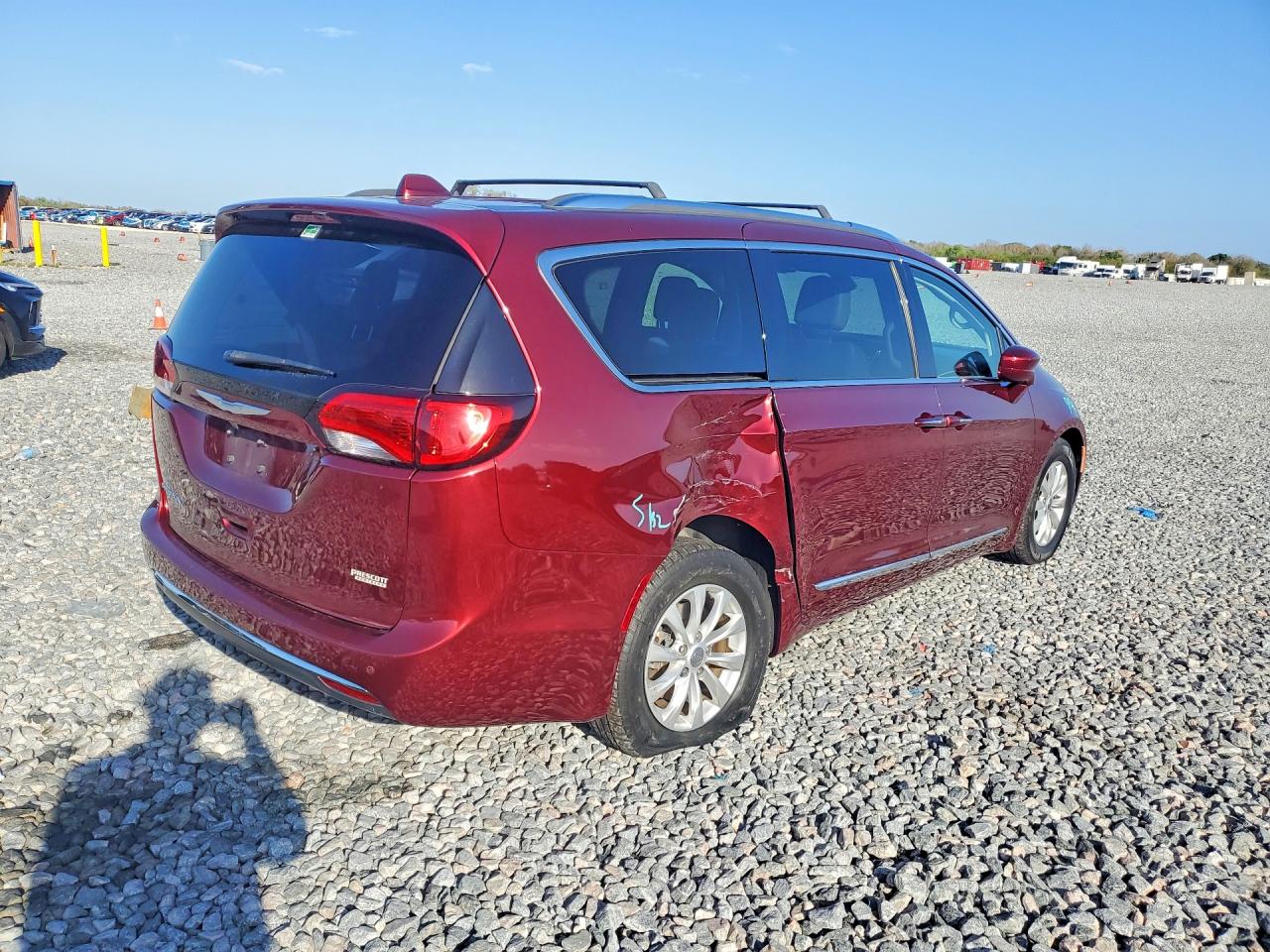 2C4RC1BG4JR113813 · 2018 CHRYSLER PACIFICA · 3/13