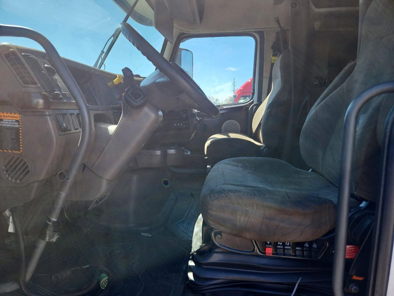 4V4NC9EH6JN889458 · 2018 VOLVO VN · 5/10
