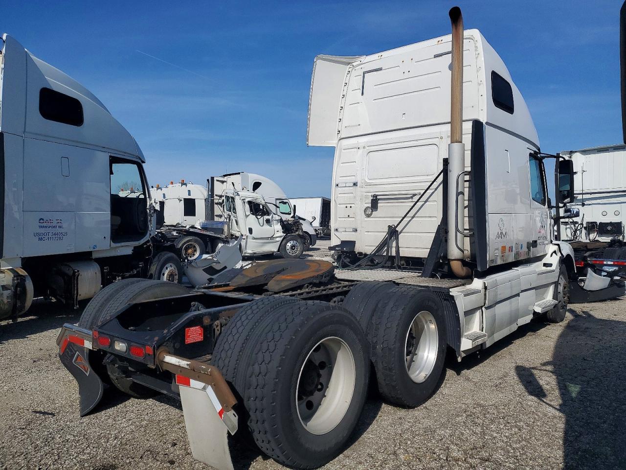 4V4NC9EH6JN889458 · 2018 VOLVO VN · 4/10