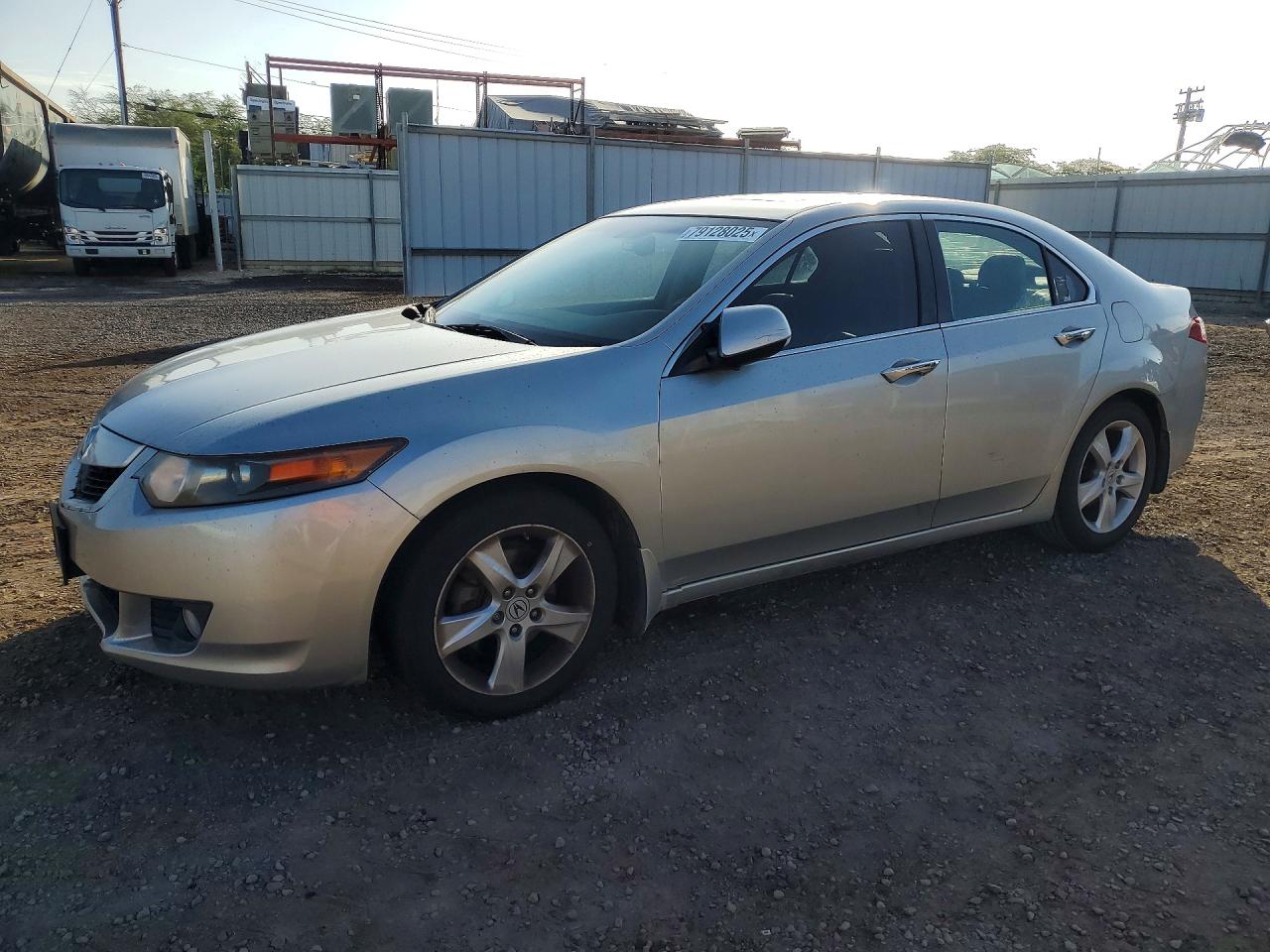 JH4CU2E65AC027560 · 2010 ACURA TSX