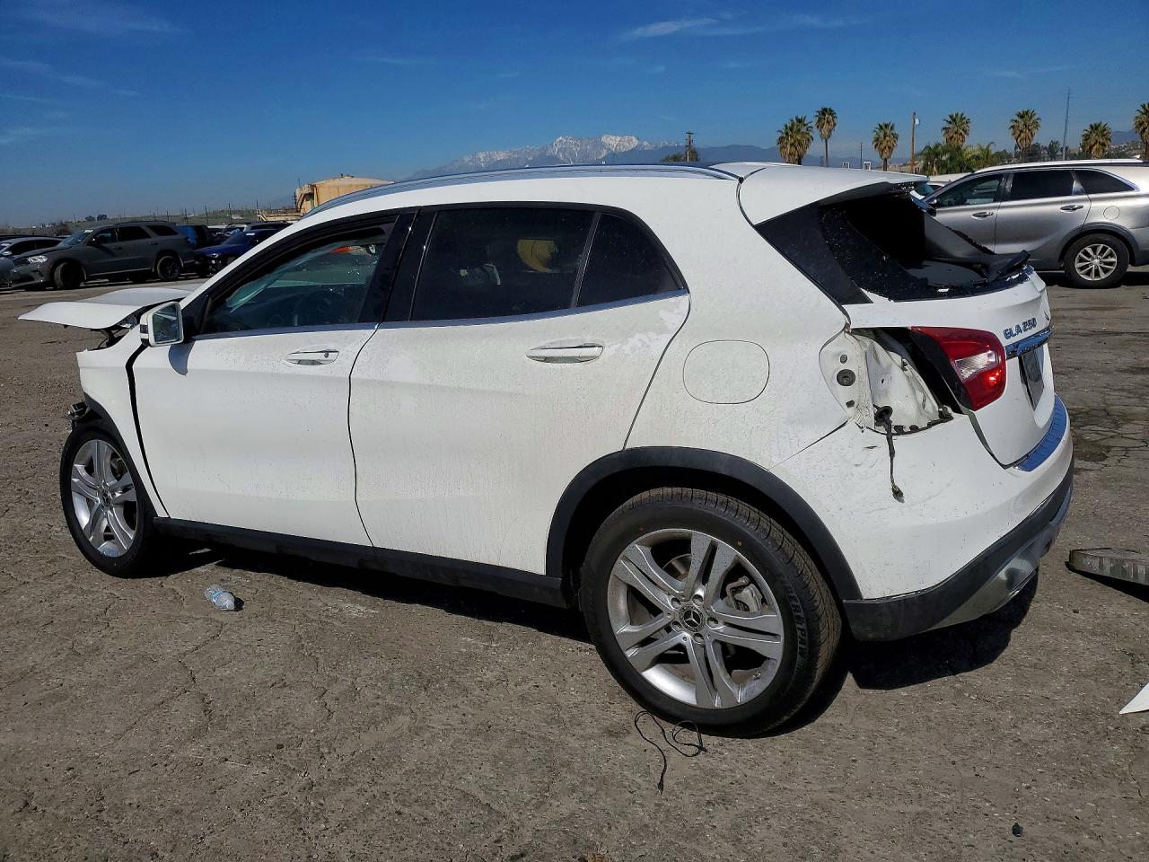 WDCTG4GB5JJ528758 · 2018 MERCEDES-BENZ GLA · 2/13