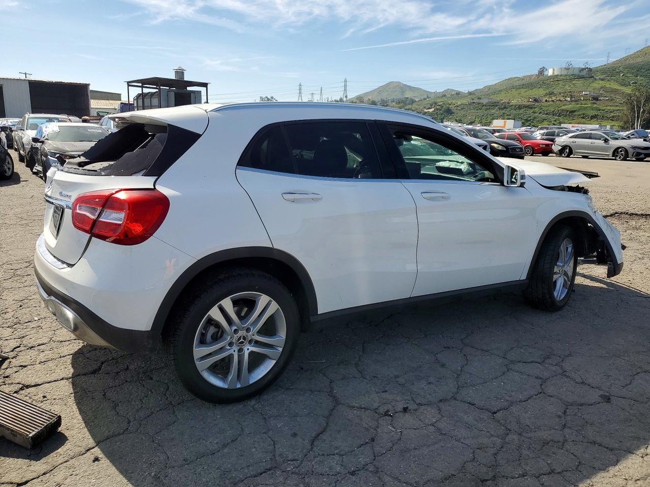 WDCTG4GB5JJ528758 · 2018 MERCEDES-BENZ GLA · 3/13