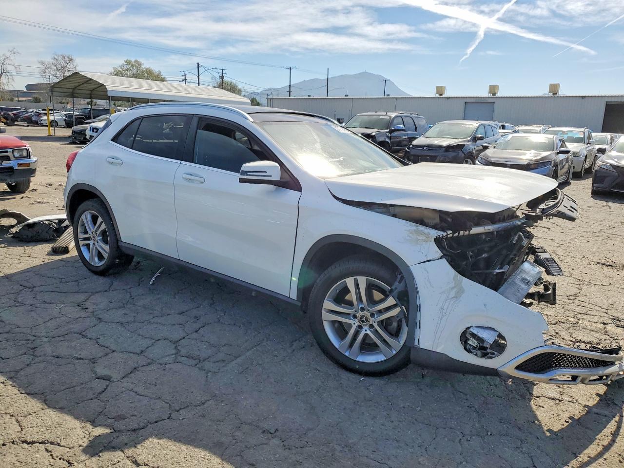 WDCTG4GB5JJ528758 · 2018 MERCEDES-BENZ GLA · 4/13