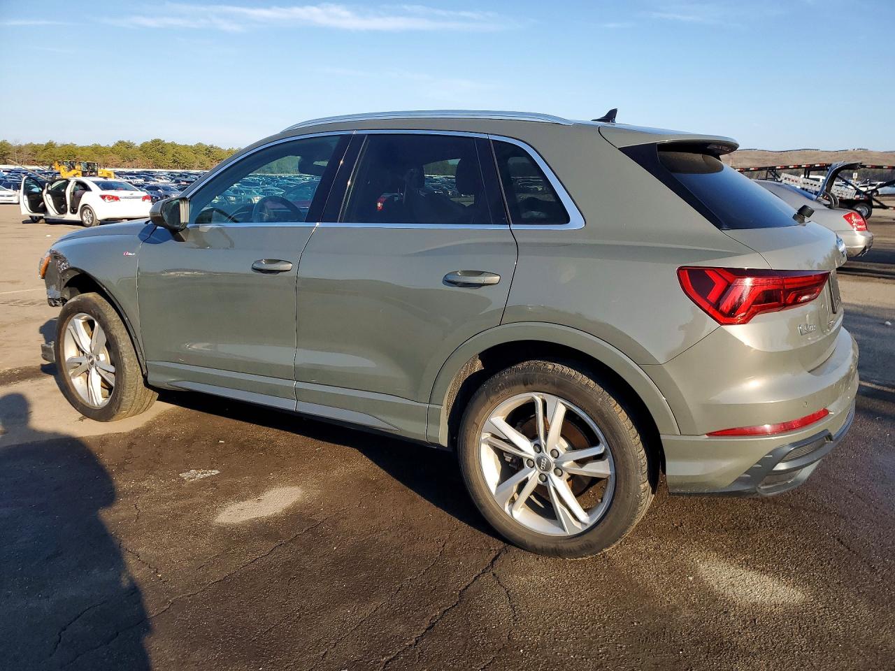 WA1DECF38L1095440 · 2020 AUDI Q3 · 2/14