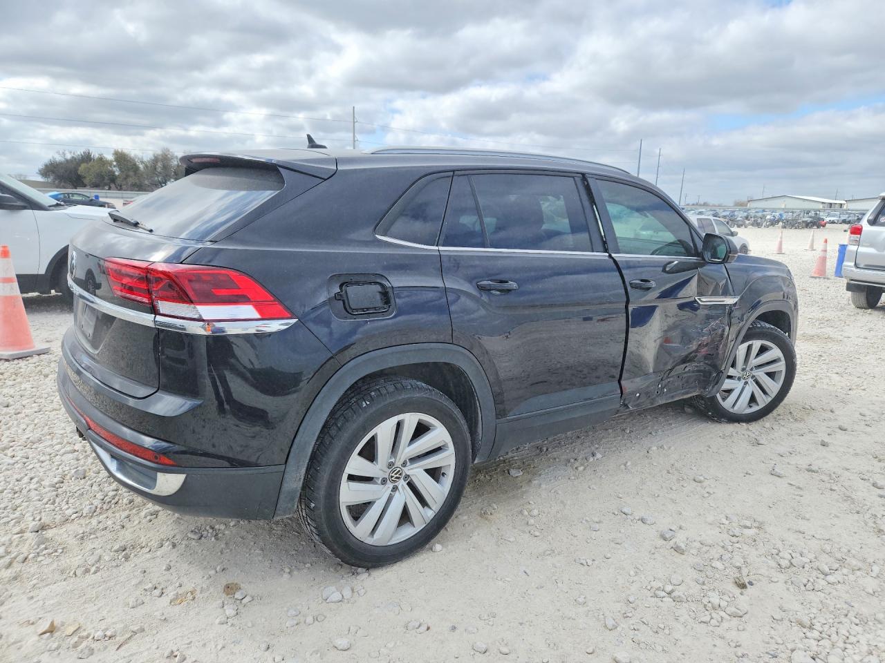 1V2JE2CA5MC201868 · 2021 VOLKSWAGEN ATLAS CROSS SPORT · 3/13