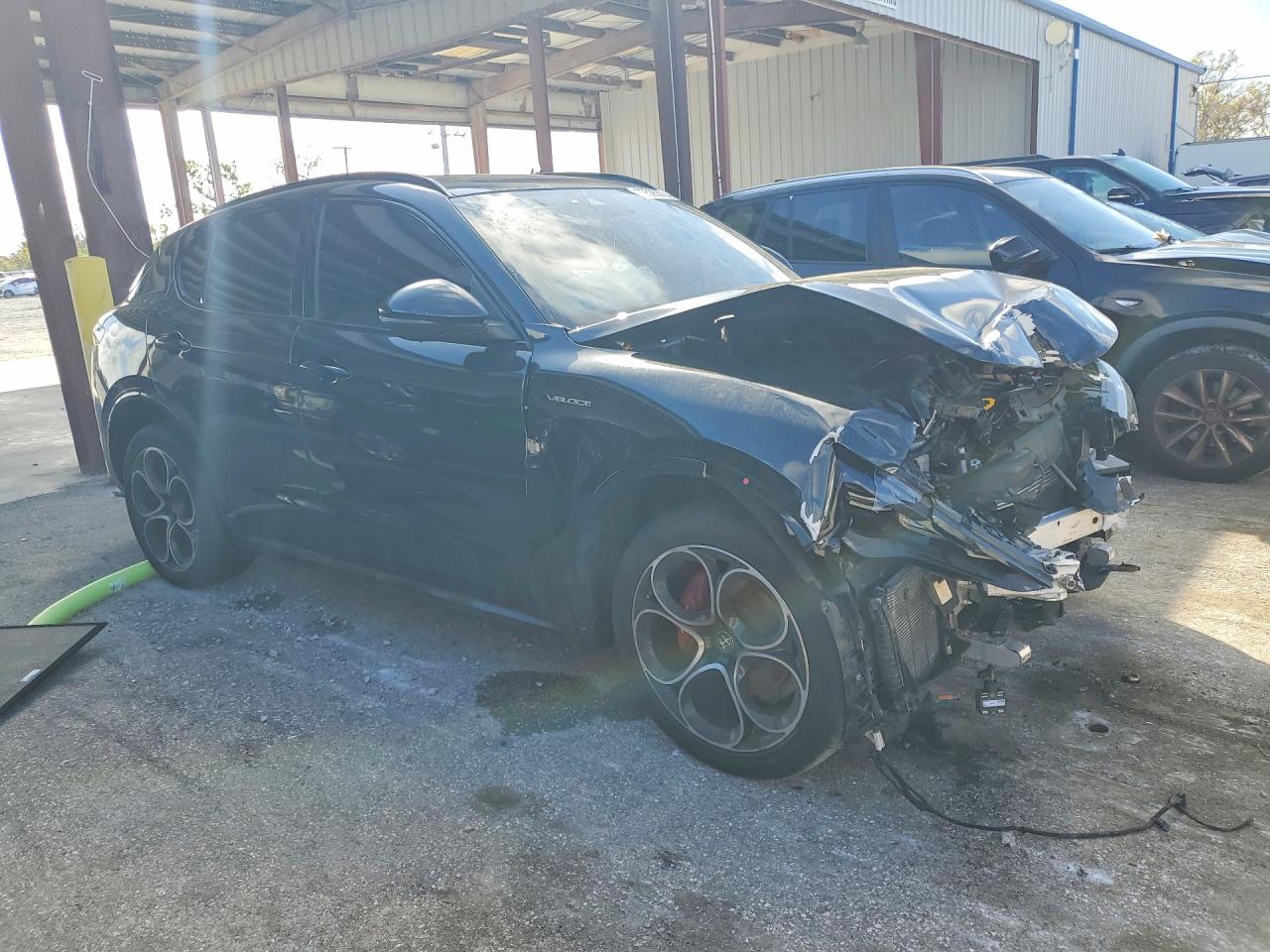 ZASPAKBN5R7D74163 · 2024 ALFA ROMEO STELVIO · 4/13