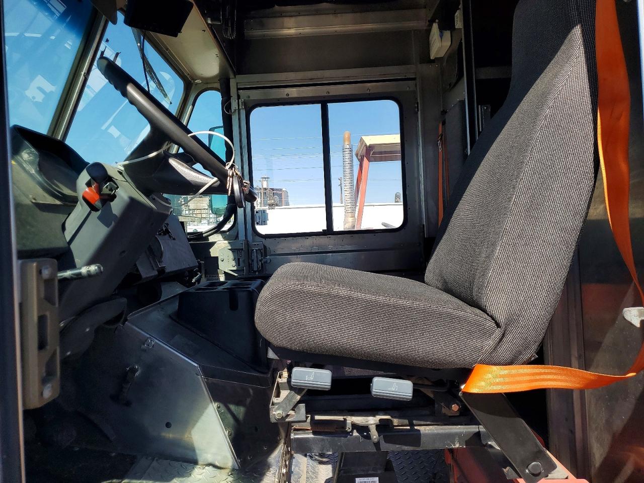 4UZAC2EA8LCMK2959 · 2020 FREIGHTLINER CHASSIS · 7/13