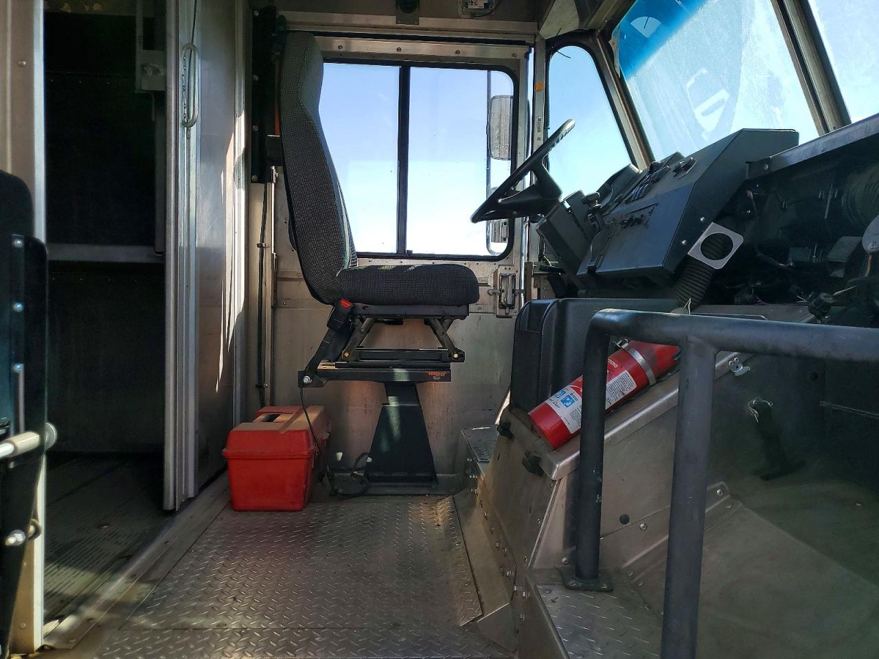 4UZAC2EA8LCMK2959 · 2020 FREIGHTLINER CHASSIS · 11/13