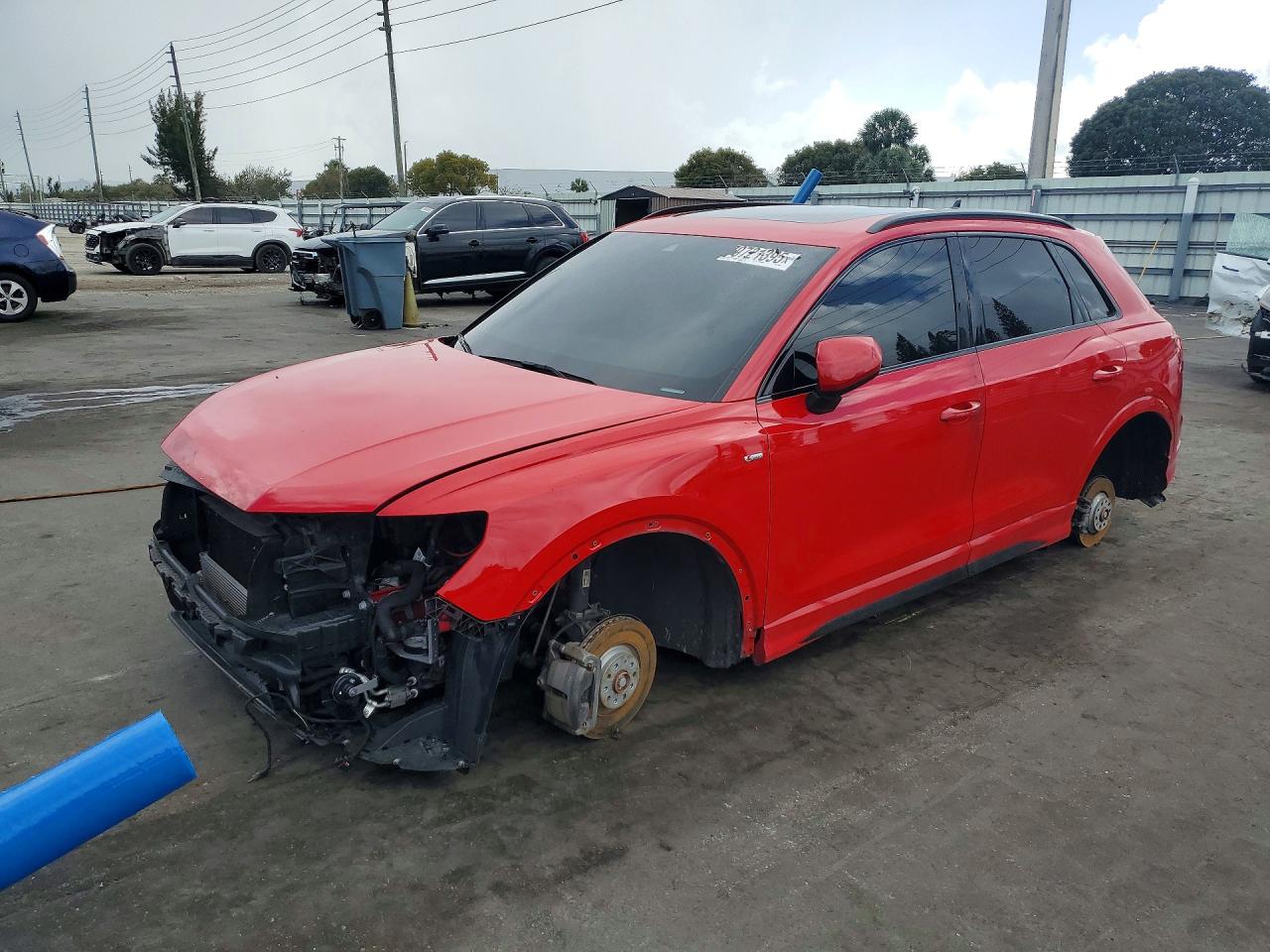 WA1DECF31M1085883 · 2021 AUDI Q3