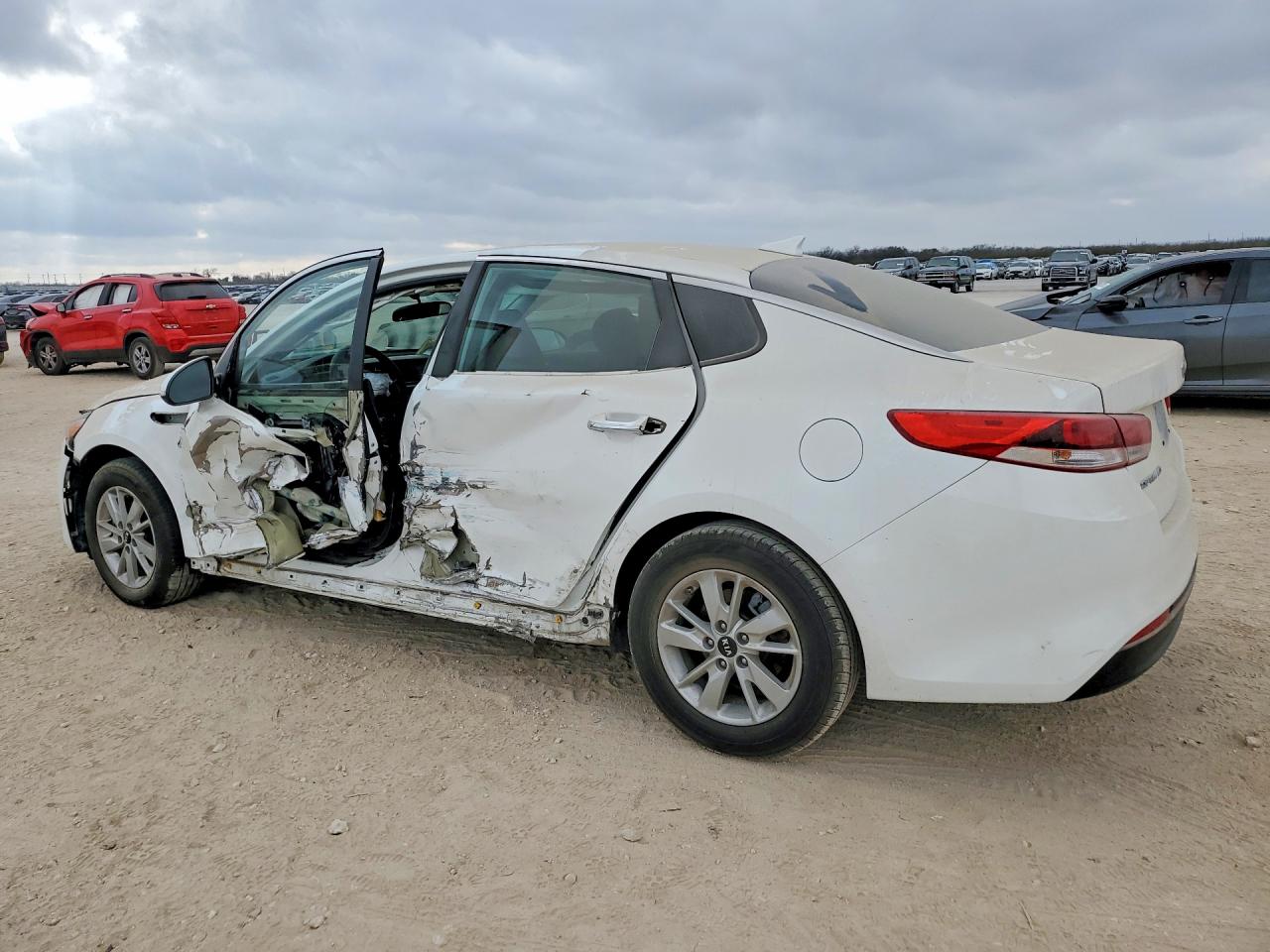 KNAGT4L34G5103242 · 2016 KIA OPTIMA · 2/13