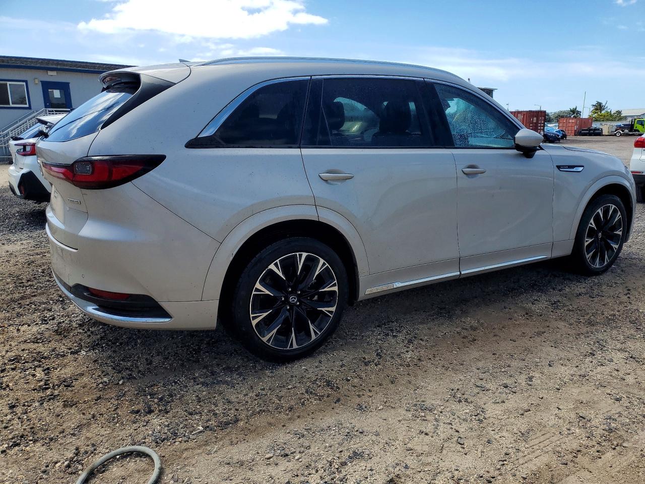 JM3KK1HC6R1141483 · 2024 MAZDA CX-90 · 3/13
