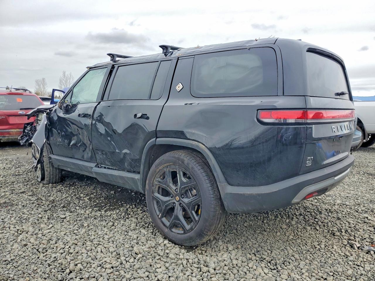 7PDSGBBA5SN066855 · 2025 RIVIAN R1S · 2/13