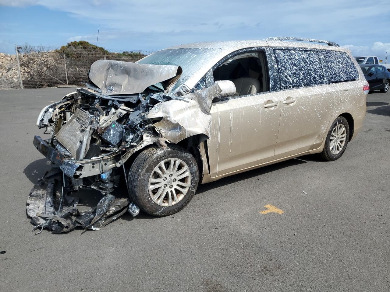5TDYK3DC9DS281527 · 2013 TOYOTA SIENNA XLE