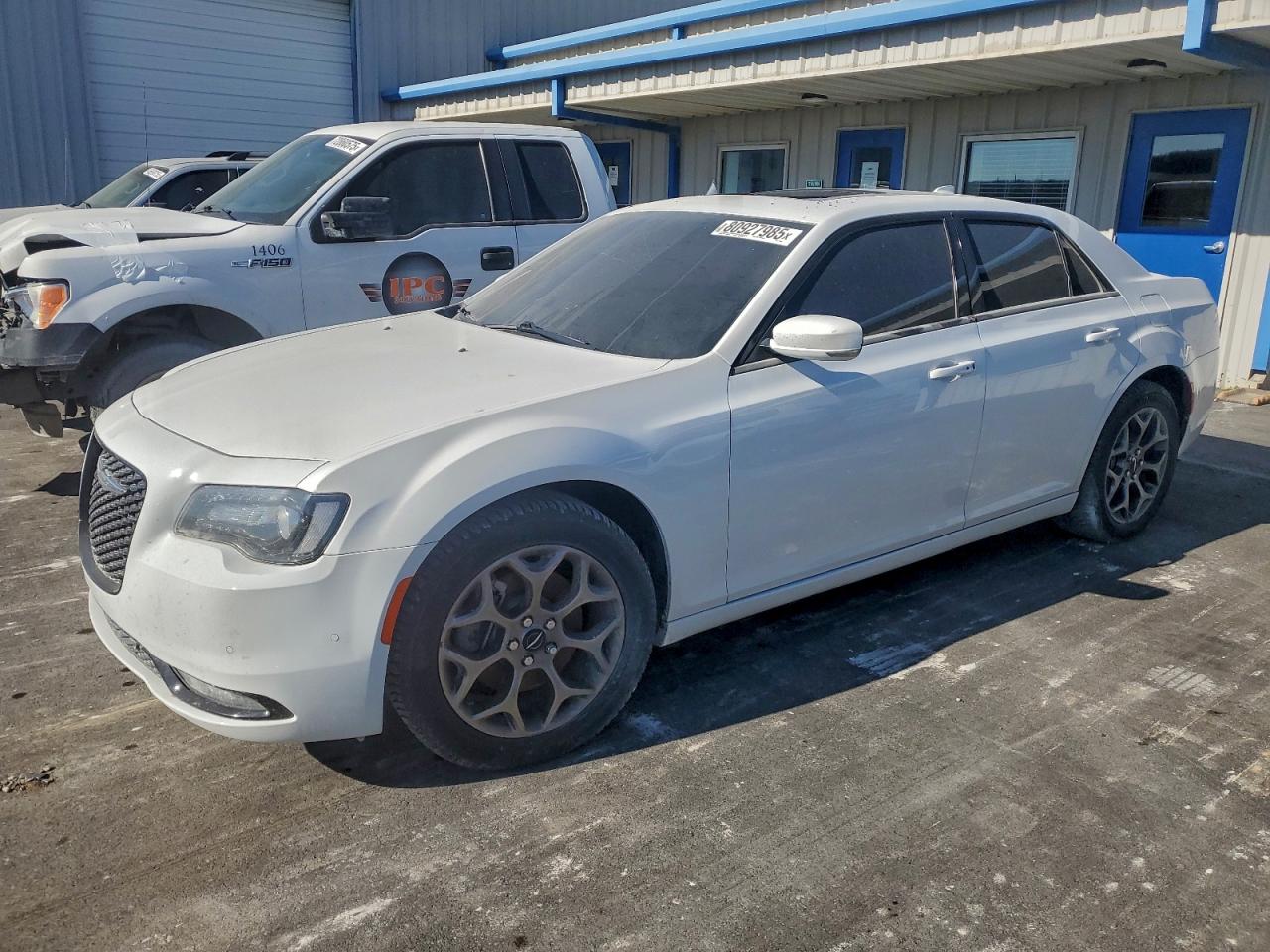 2C3CCAGG3JH175163 · 2018 CHRYSLER 300