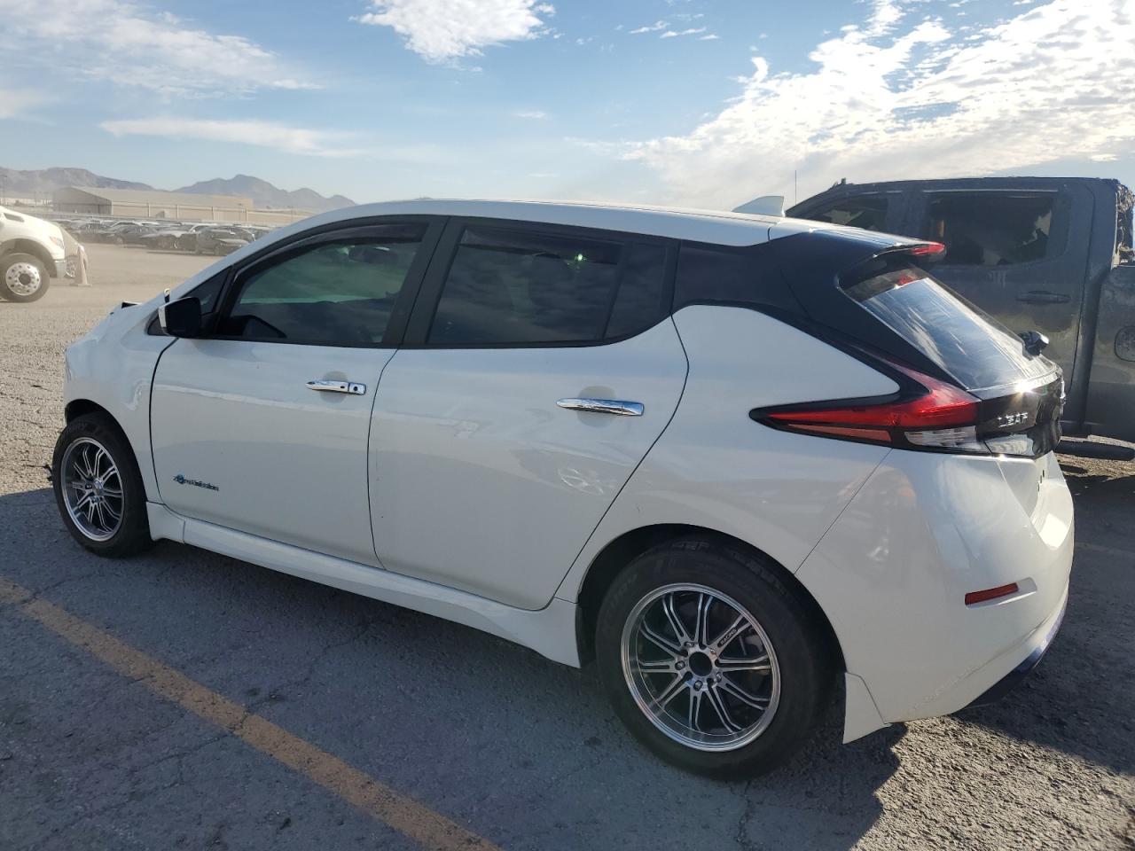 1N4AZ1CP1JC301360 · 2018 NISSAN LEAF · 2/13