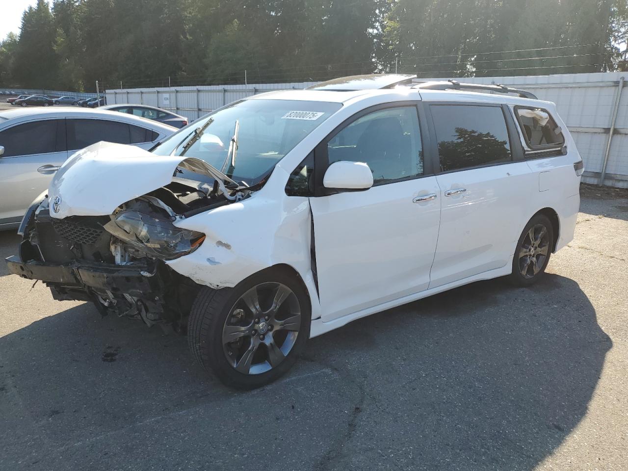5TDXK3DC8GS734374 · 2016 TOYOTA SIENNA