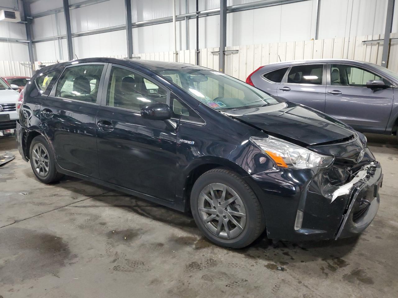 JTDZN3EU3FJ028366 · 2015 TOYOTA PRIUS V · 4/13