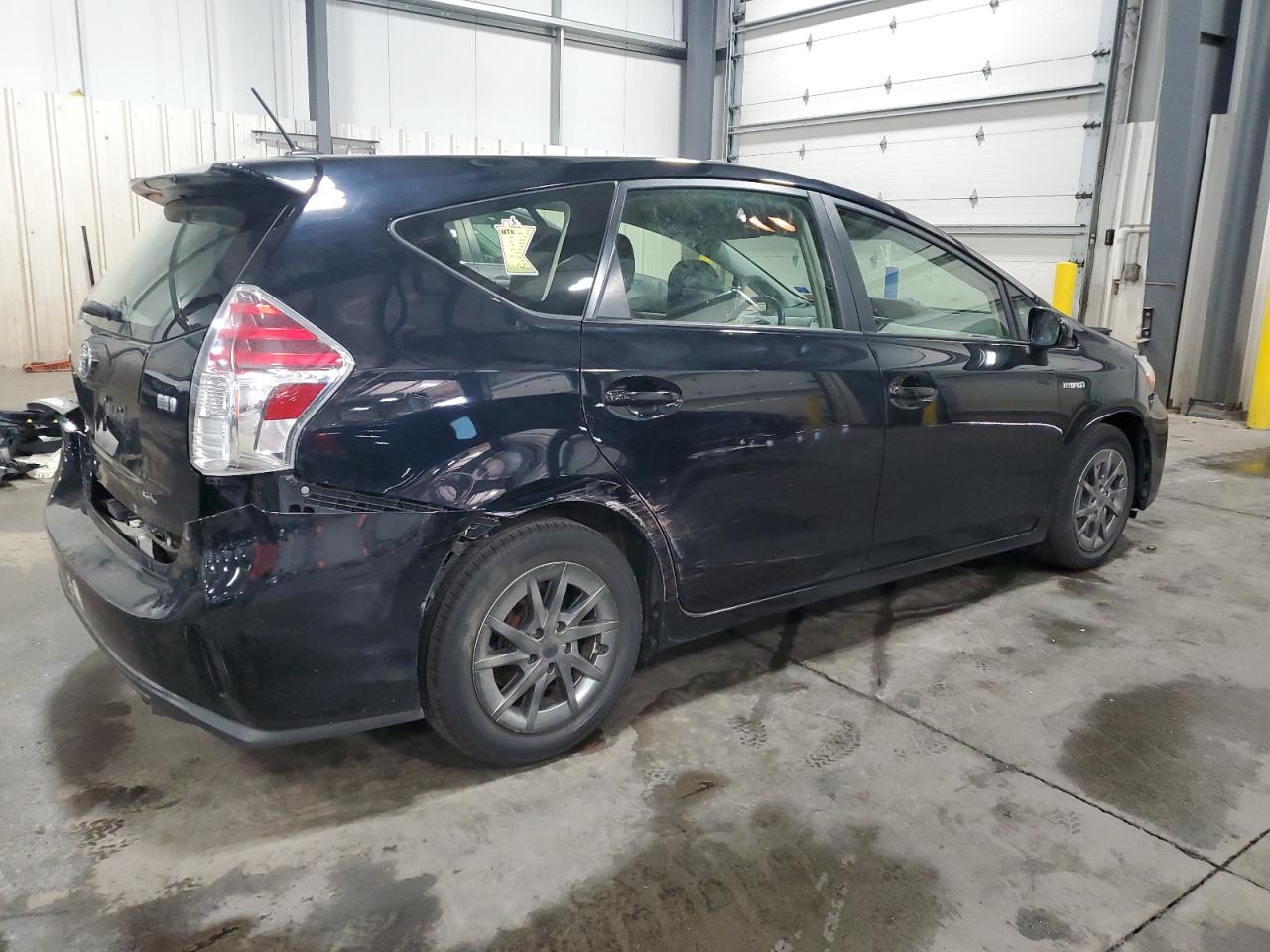 JTDZN3EU3FJ028366 · 2015 TOYOTA PRIUS V · 3/13