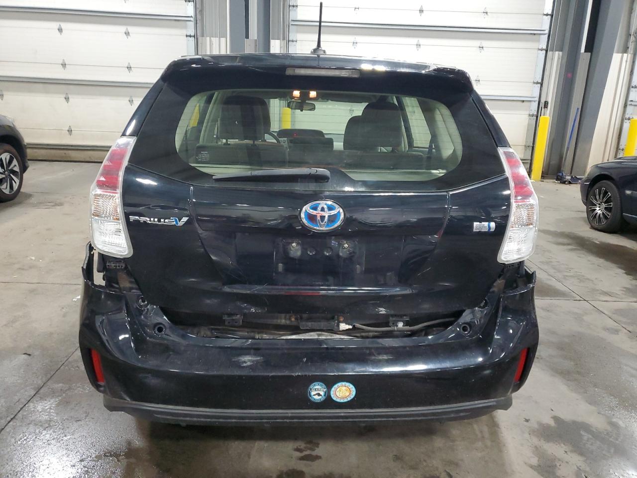 JTDZN3EU3FJ028366 · 2015 TOYOTA PRIUS V · 6/13