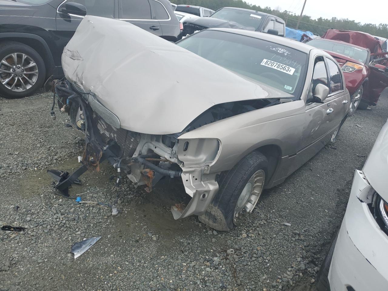 1LNHM81W91Y733042 · 2001 LINCOLN TOWN CAR