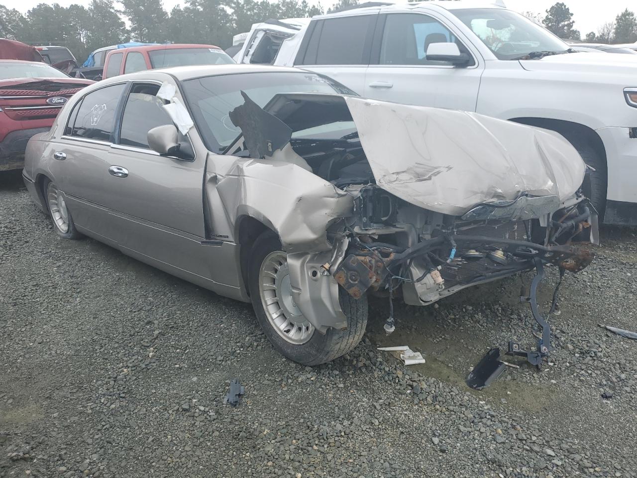 1LNHM81W91Y733042 · 2001 LINCOLN TOWN CAR · 4/13