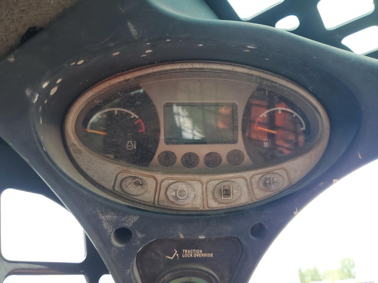 82104335 · 2015 BOBCAT S530 · 8/10