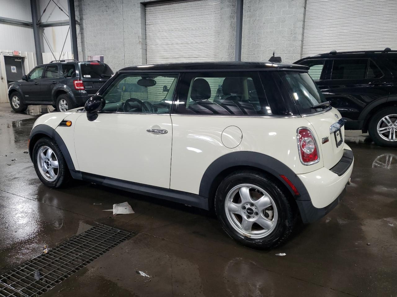 WMWSU3C50BT099519 · 2011 MINI COOPER · 2/12