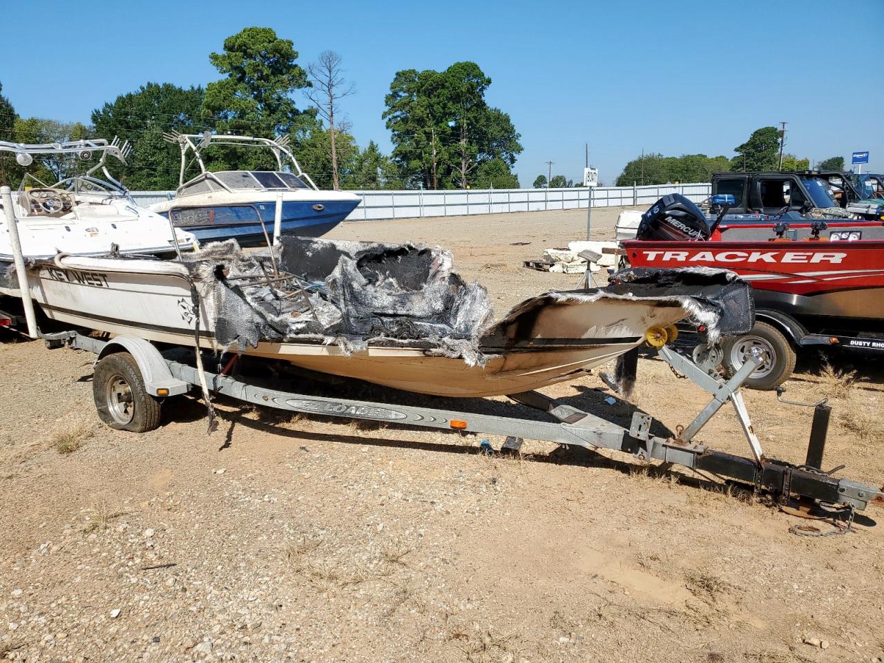 KWECB119A999 · 1999 BOAT 2020 CENTER CONSOLE