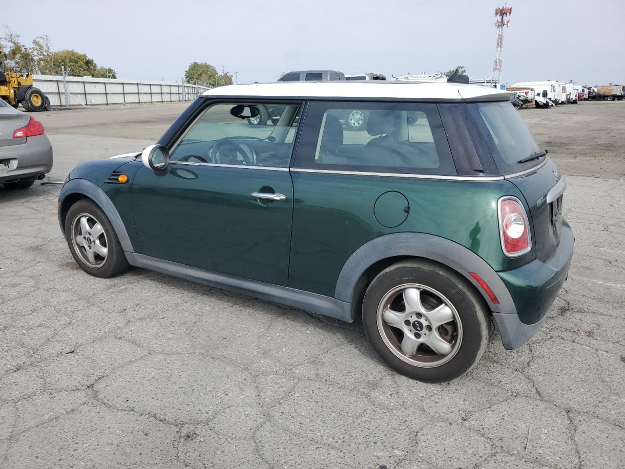 WMWSU3C58BT093192 · 2011 MINI COOPER · 2/12
