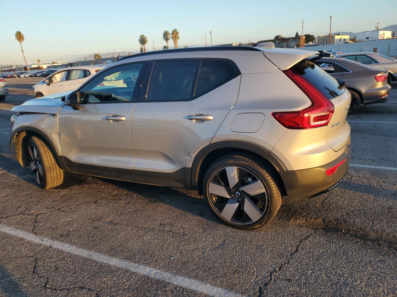 YV4ER3XL7R2232557 · 2024 VOLVO XC40 · 2/13