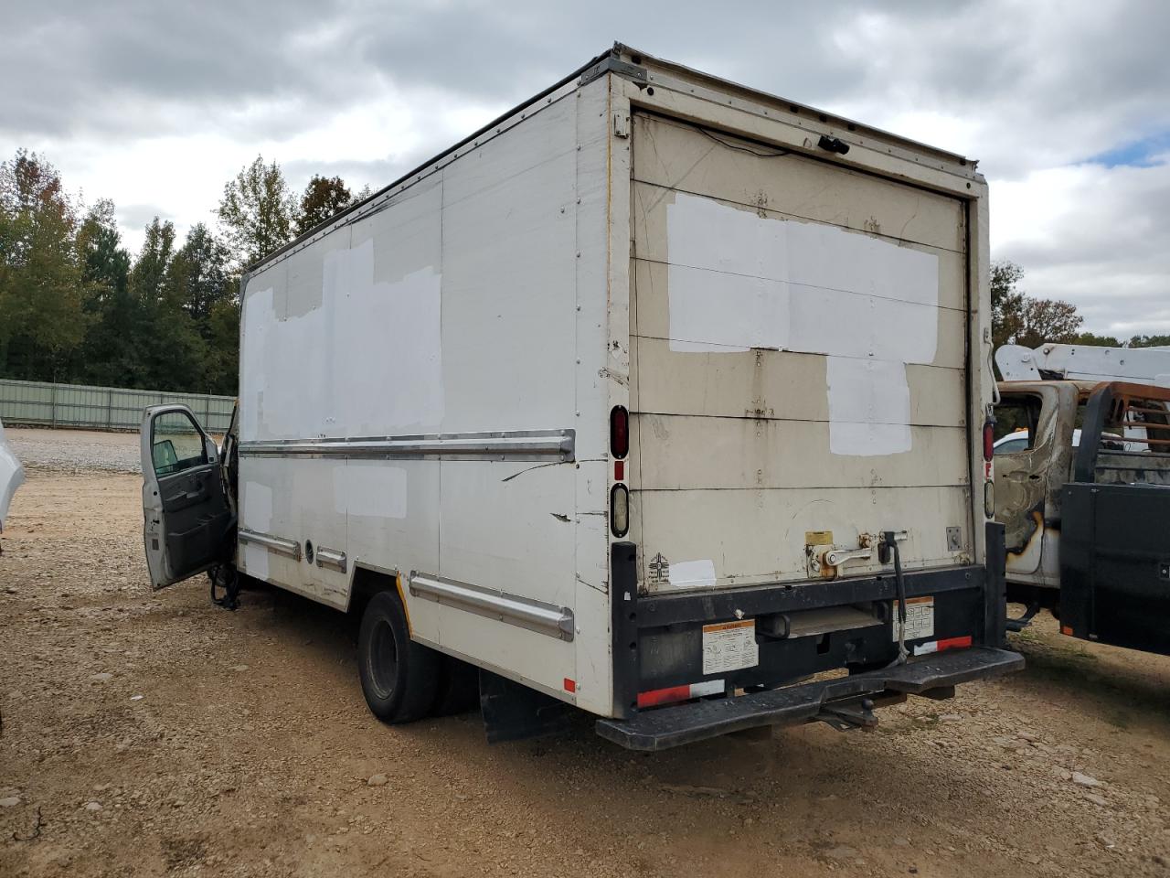 1GD374CGXE1910275 · 2014 GMC SAVANA CUTAWAY G3500 · 2/13