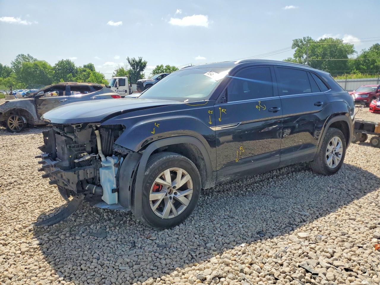 1V2AC2CA1LC208014 · 2020 VOLKSWAGEN ATLAS CROSS SPORT
