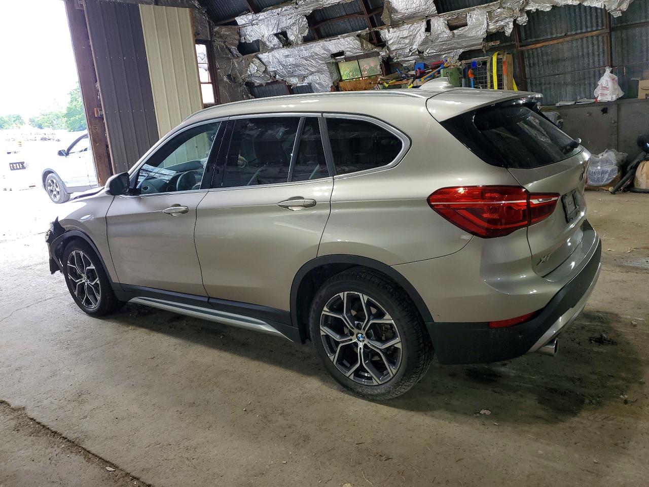WBXJG9C07M5U46920 · 2021 BMW X1 · 2/13