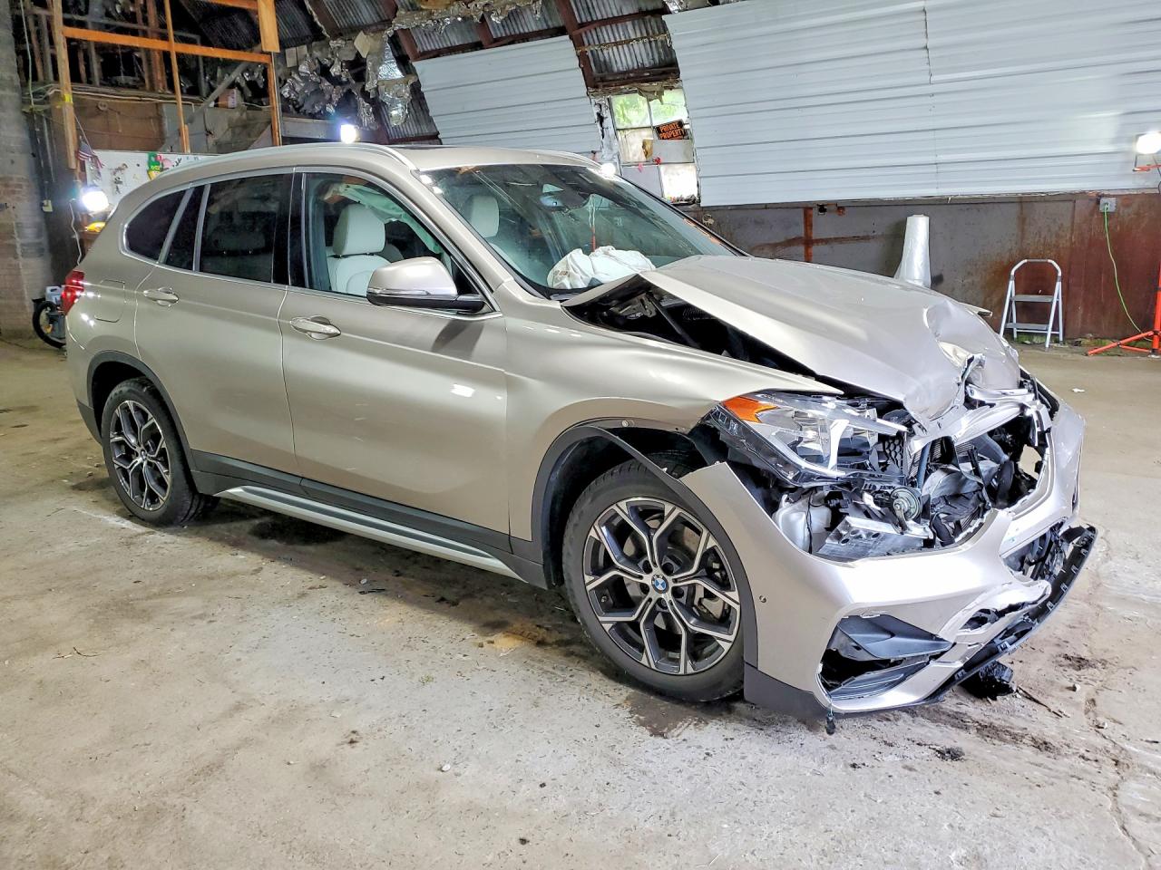 WBXJG9C07M5U46920 · 2021 BMW X1 · 4/13