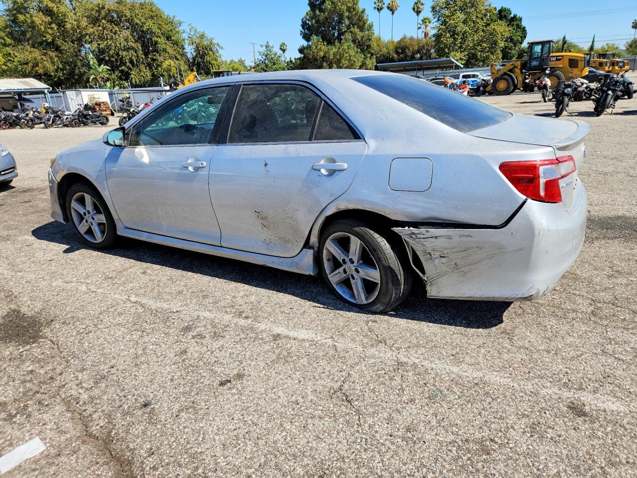 4T1BF1FK0EU325426 · 2014 TOYOTA CAMRY · 2/12