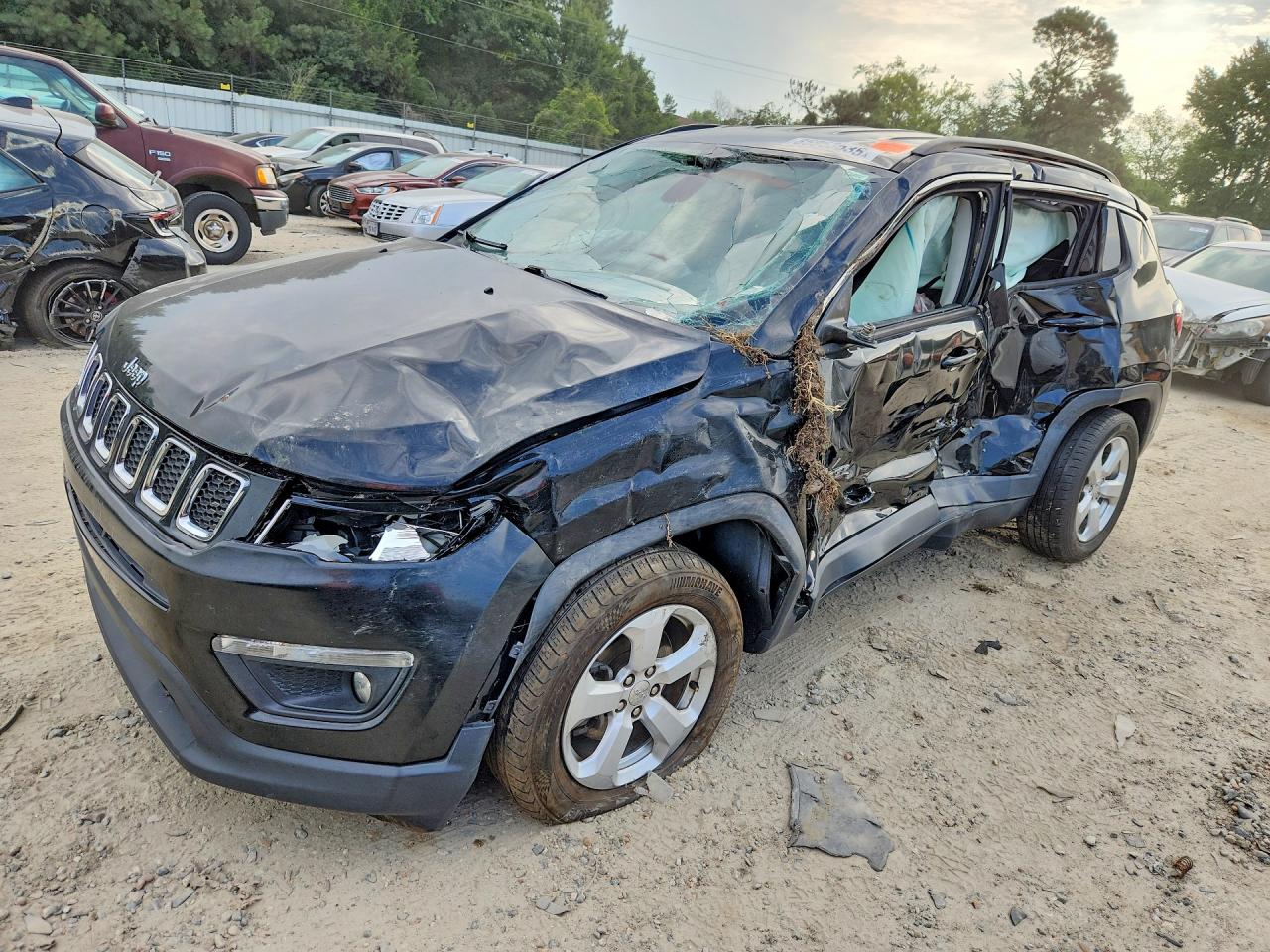 3C4NJCBB4JT134324 · 2018 JEEP COMPASS