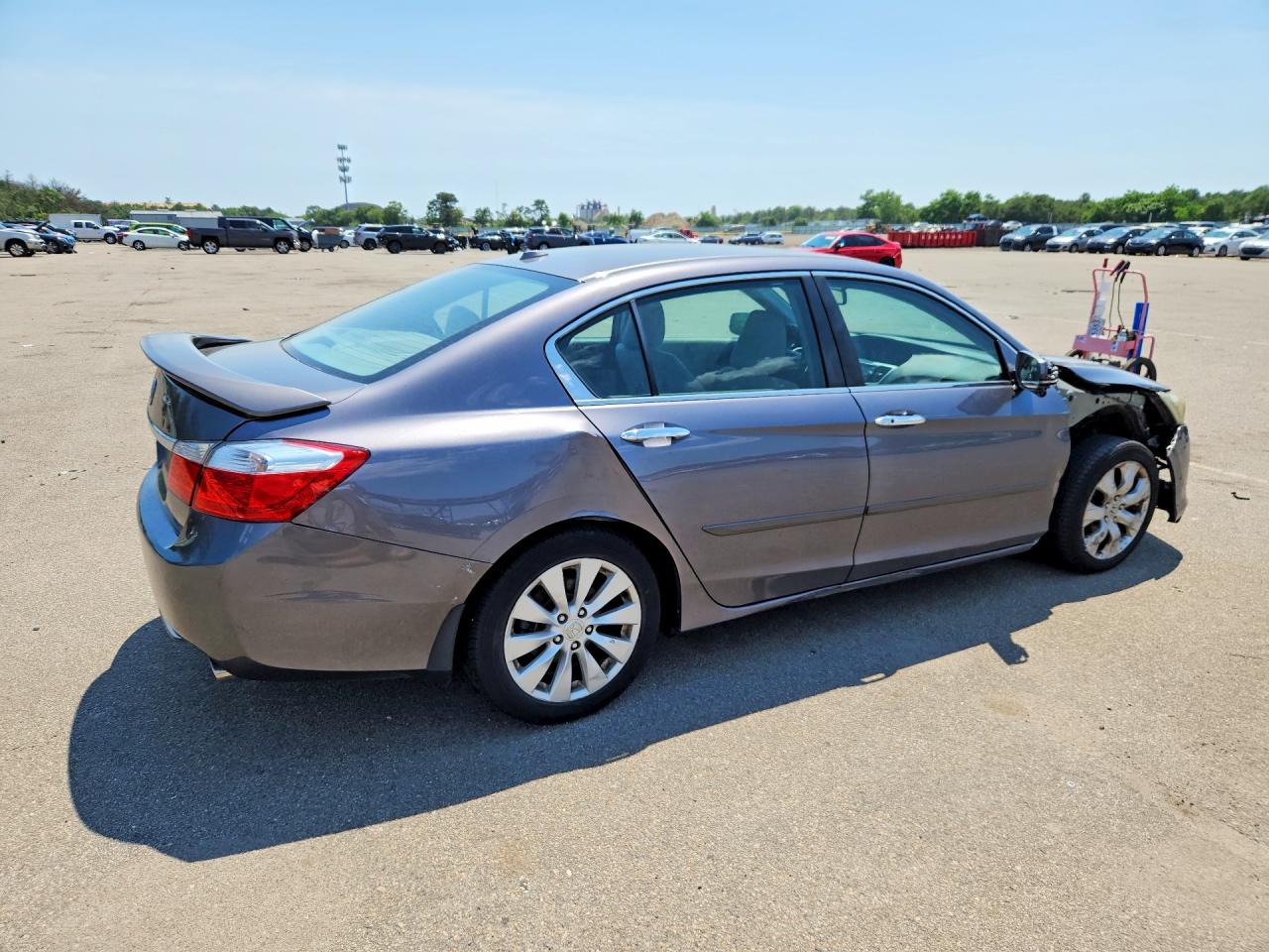 1HGCR2F85FA213610 · 2015 HONDA ACCORD · 3/12