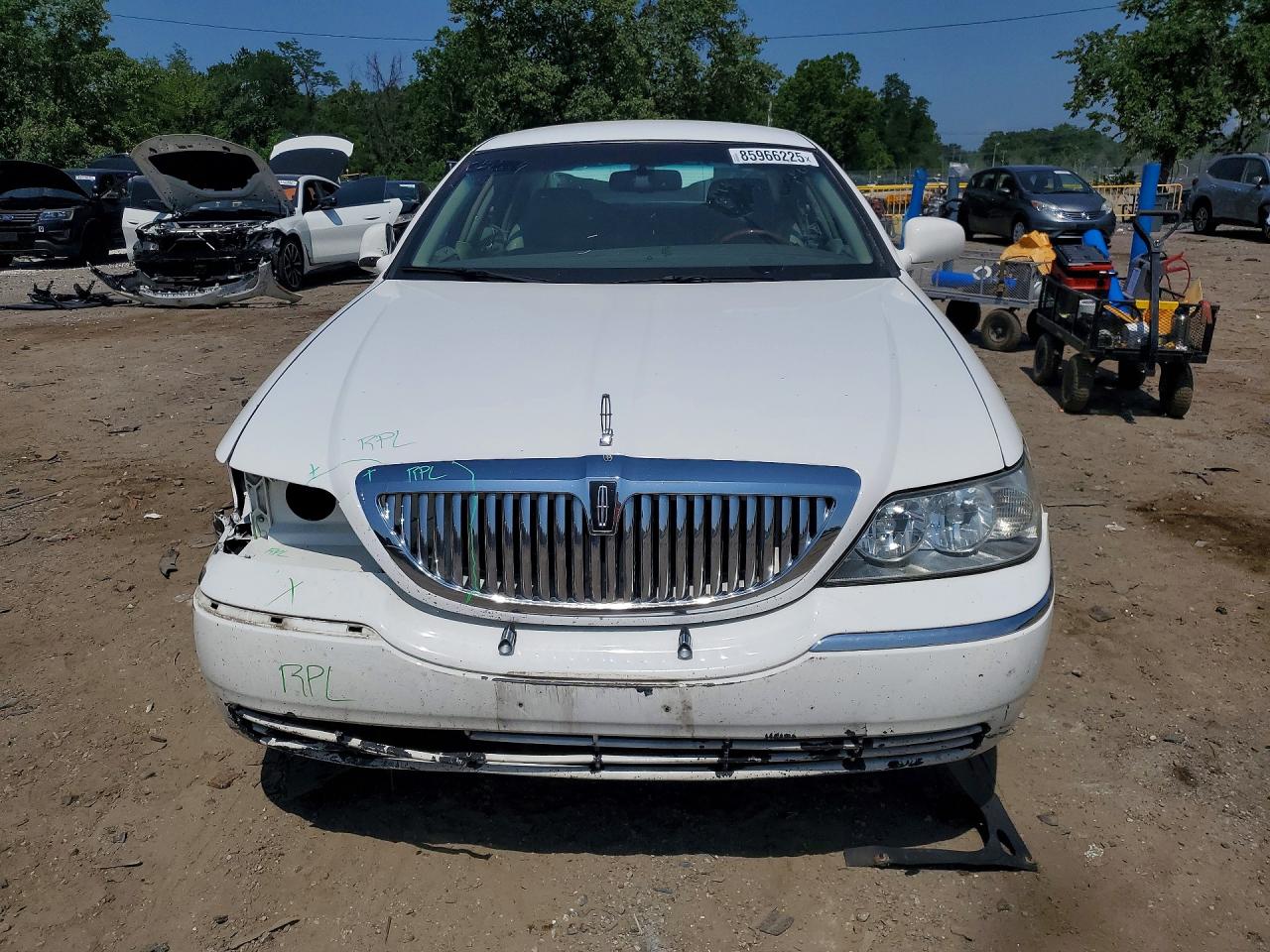 2LNBL8CV4BX751964 · 2011 LINCOLN TOWN CAR · 5/13