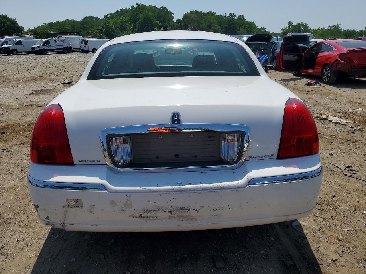 2LNBL8CV4BX751964 · 2011 LINCOLN TOWN CAR · 6/13