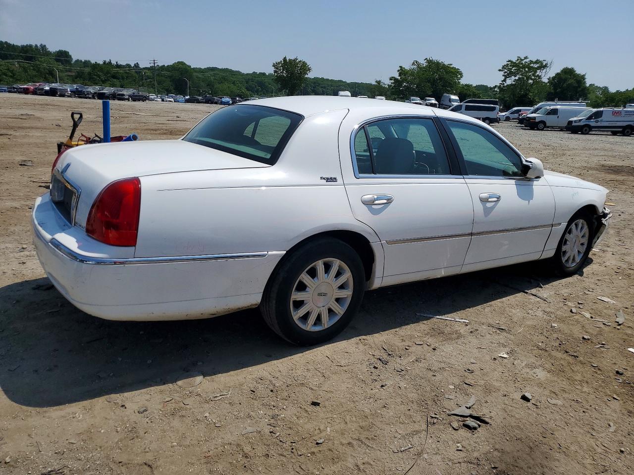 2LNBL8CV4BX751964 · 2011 LINCOLN TOWN CAR · 3/13