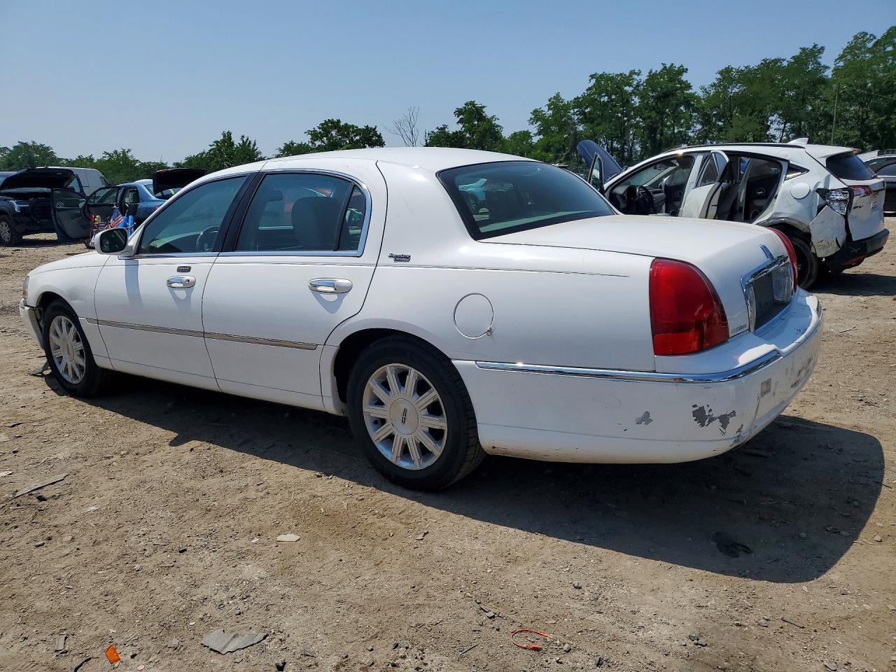 2LNBL8CV4BX751964 · 2011 LINCOLN TOWN CAR · 2/13