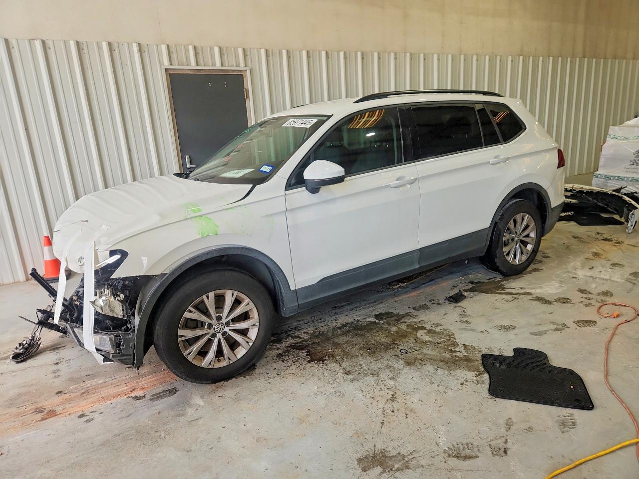 3VV1B7AX7JM017218 · 2018 VOLKSWAGEN TIGUAN