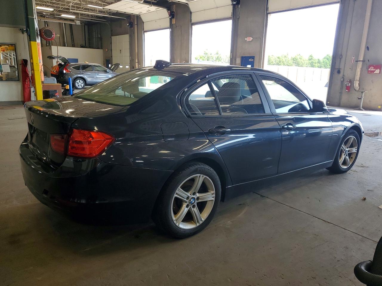 WBA3B3C57DF542003 · 2013 BMW 328 · 3/12