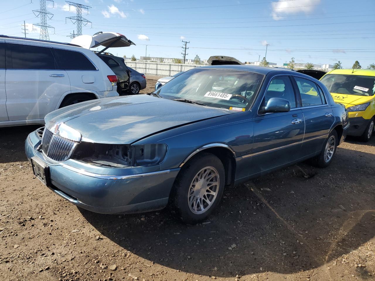 1LNHM82W11Y707761 · 2001 LINCOLN TOWN CAR