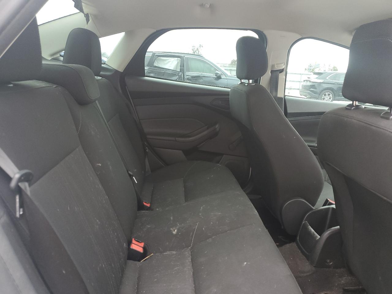 1FADP3E2XJL261084 · 2018 FORD FOCUS · 10/12