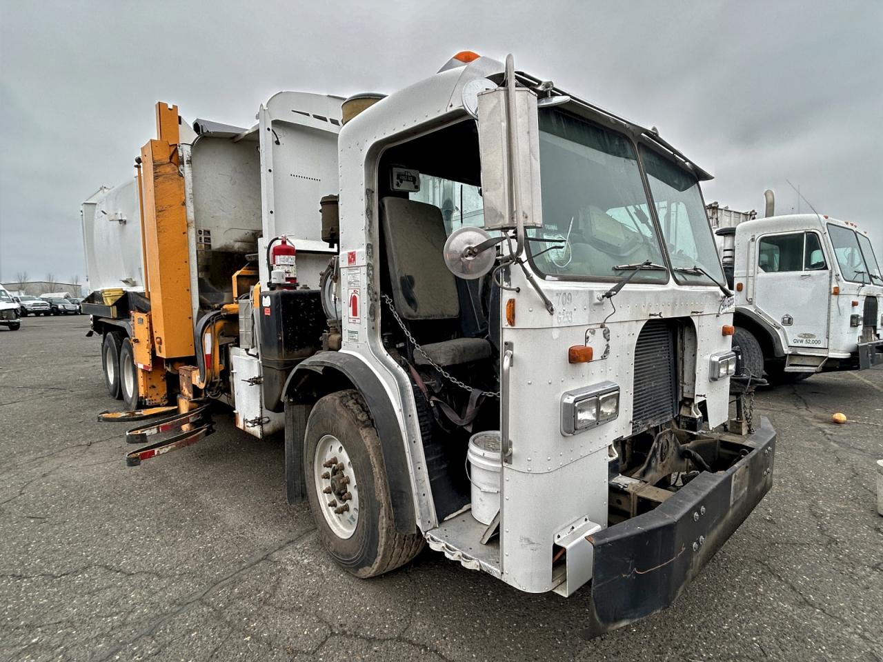3BPZL00XX9F719668 · 2009 PETERBILT 320
